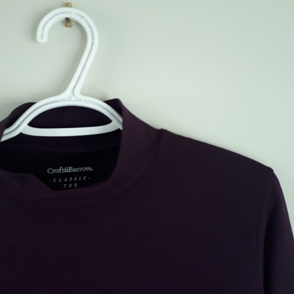 Croft and Barrow Long Sleeve Mockneck Classic Tee in Maroon, size Large - Picture 3 of 8